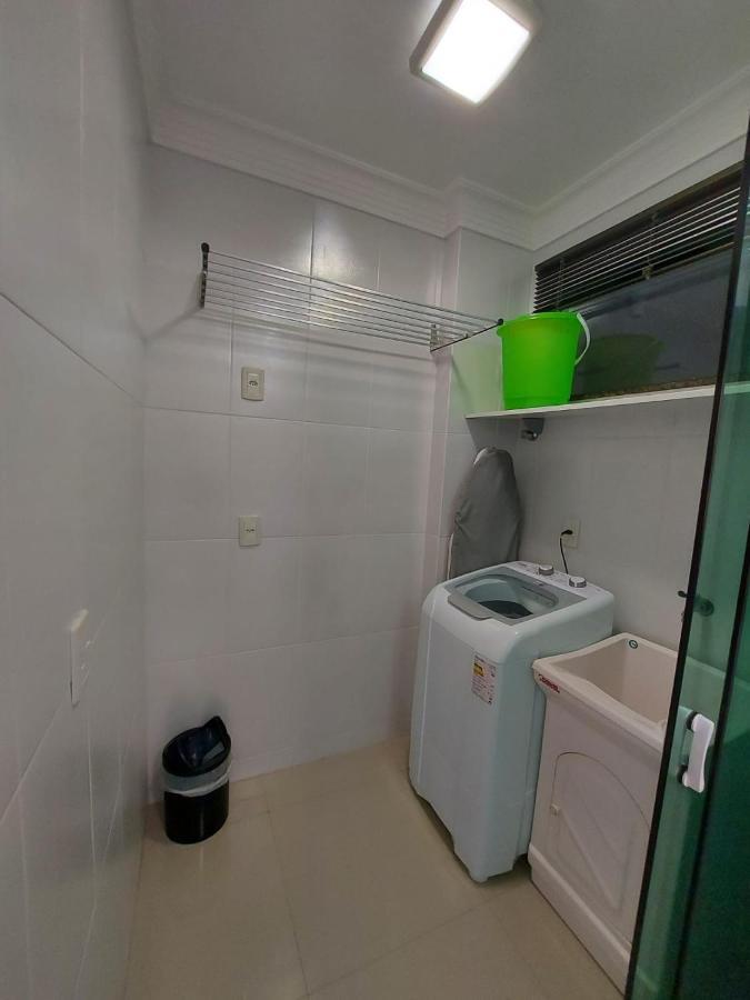 Apartamento Em Condominio Em 봄비나스 외부 사진