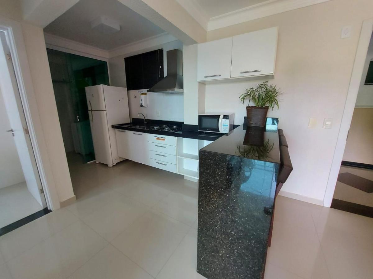 Apartamento Em Condominio Em 봄비나스 외부 사진